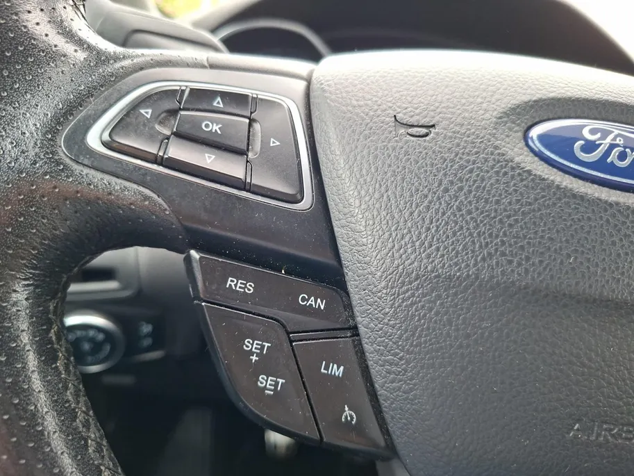 Ford Focus 1.0 ST-Line Wagon | Nieuwe distributieriem | Parkeersensoren | Navigatie | Climate Control | Voorruitverwarming | 17' Lichtmetaal | Trekhaak