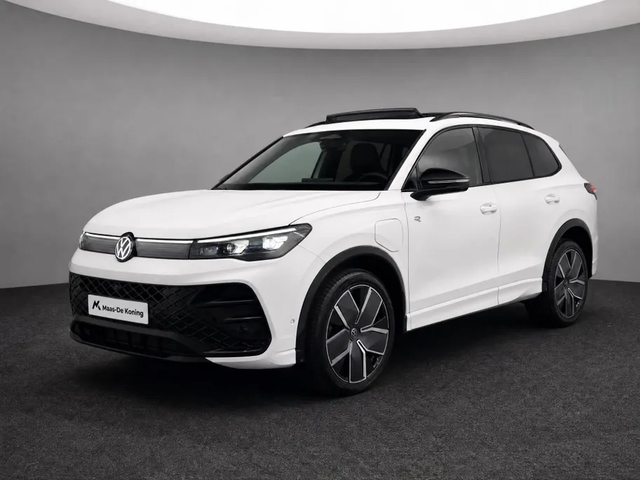 Volkswagen Tiguan 1.5eHybrid 150kW/204PK R-Line Black Style · Leder · Trekhaak · Panoramadak · 360°Camera · Garantie t/m 28-10-2030 of 100000km.
