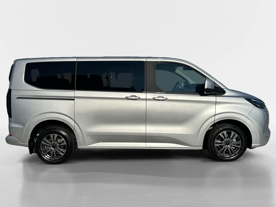 Ford Transit Custom Tourneo 340 2.5 PHEV L1H1 Titanium | EXCL. BTW INCL BPM! Elek. Trekhaak | 2300KG Trekgewicht | Stoel/Stuur/Voorruitverwarming | Cruise Control | Parkeer Camera | 8 zitplaatsen |