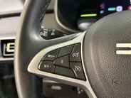 Dacia Jogger 140PK Hybrid Extreme 7p. Automaat | 7 Zitplaatsen | Camera | Parkeersensoren | Apple CarPlay/Android Auto | Digital Cockpit | Cruise Control | Lichtmetalen Velgen | Licht & Regen Sensor | Full LED |