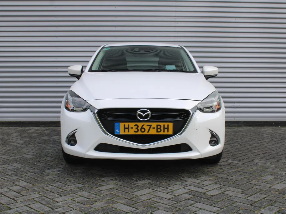 Mazda 2 1.5 Skyactiv-G GT-M | Trekhaak | Camera | Stoelverwarming | 16' LM | Navi | Cruise | Clima | Dodehoek detectie | LED | HUD |