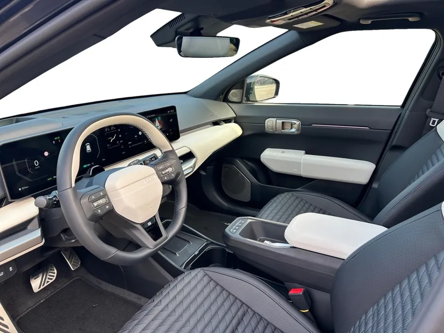Kia EV4 Hatchback GT-PlusLine 81.4 kWh | Schuif/kanteldak | Lederen bekleding | 360 Graden camera | Head up display | Elektrische achterklep | Elektrische stoel verstelling met geheugen | Stoel verwarming + ventilatie voor | Dodehoek camera | Draadloze oplader | 