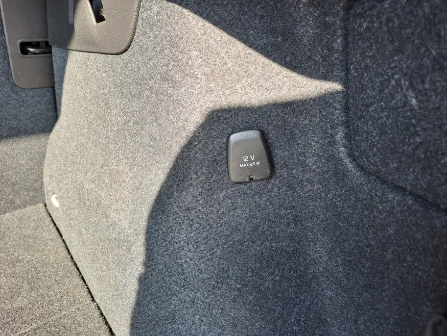 Volvo XC40 2.0 B3 Essential AUTOMAAT | Stuurverwarming | Stoelverwarming | Adaptieve Cruise | Apple Carplay/Android Auto