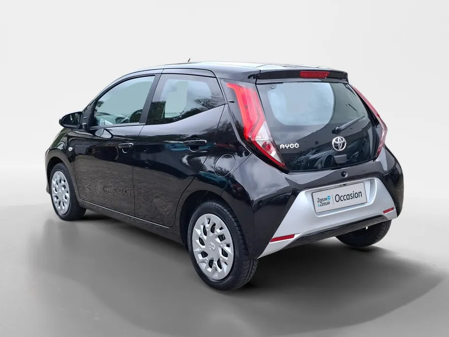 Toyota Aygo 1.0 VVT-i x-play | ACHTERUITRIJCAMERA | 5 DEURS | TELEFOON | AIRCO | ELEKTRISCHE RAMEN |