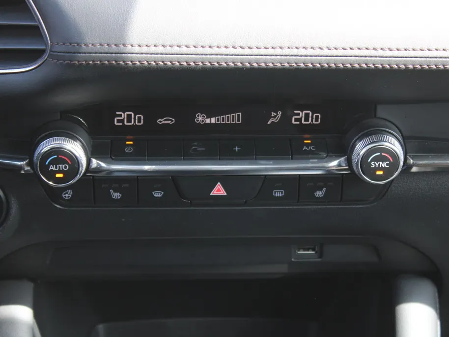 Mazda 3 2.0 e-SkyActiv-G M Hybrid 122 Comfort | Stuur-/stoelverwarming | Camera | Cruise adapt. | Clima | 16' LM | HUD | LED | Dodehoek detectie |