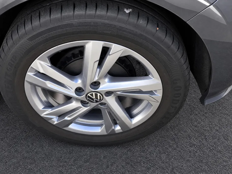 Volkswagen Polo 1.0TSI/95PK R-Line · Apple/Android Car Play · Camera + Parkeersensoren · Cruise control adaptief · Garantie t/m 27-06-2028 100000km.