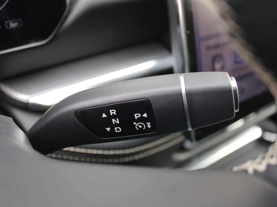 Mazda 6 6e Takumi Long Range 80 kWh | Stuur-/stoelverwarming + ventilatie | 360 camera | Pano dak | Zwart leer | 19' LM | HUD | LED | Elek. stoelverst. |