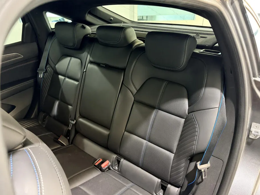 Renault Arkana 145PK E-Tech Full Hybrid Esprit Alpine Automaat | Navi | Camera | Digital Cockpit | Stoelverwarming | Apple CarPlay/Android Auto | 19' Lichtmetalen Velgen | Climate Control | Adaptive Cruise Control |