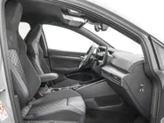 Volkswagen Golf 1.5 eTSI 150pk DSG R-Line · Apple/Android Car Play · Trekhaak ·  Camera + Parkeersensoren · Stoelverwarming · Garantie t/m 24-09-2030 of 100000km.