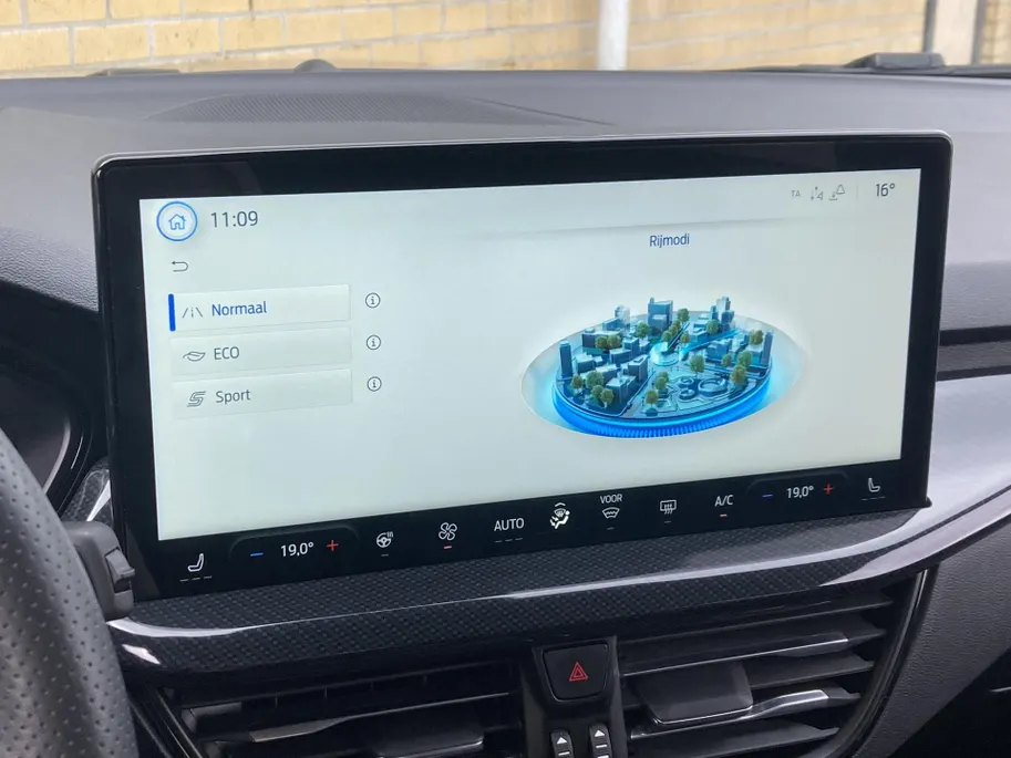 Ford Focus 1.0 EcoBoost Hybrid 125 pk ST Line Wagon Navigatie SYNC4 - Apple Carlay Android Auto - Winter Pack