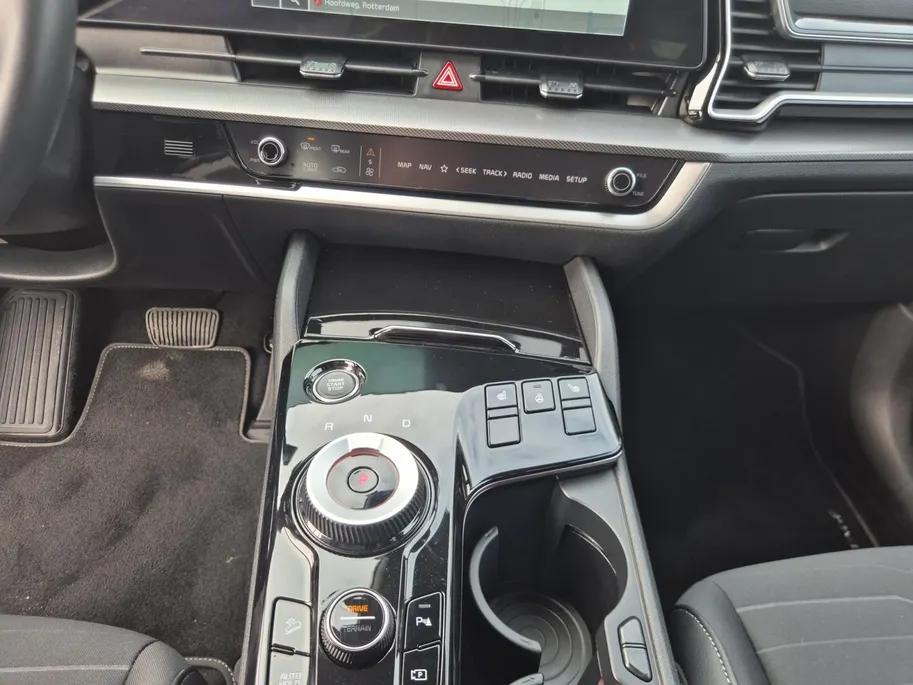Kia Sportage 1.6 T-GDi Plug-in Hybrid AWD DynamicLine | Cruise Control | Climate Control | Camera | Navigatie | Stoelverwarming | Stuurverwarming | Elektrisch Verstelbare Bestuurdersstoel |