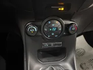 Ford Fiesta 1.0 EcoBoost ST Line NAVI AIRCO CRUISE CONTROLE LM VELGEN SPORTPAKKET ZEER DIKKE FIESTA VOLLEDIG ONDERHOUDEN VAN EEN LIEFHEBBER GEWEEST