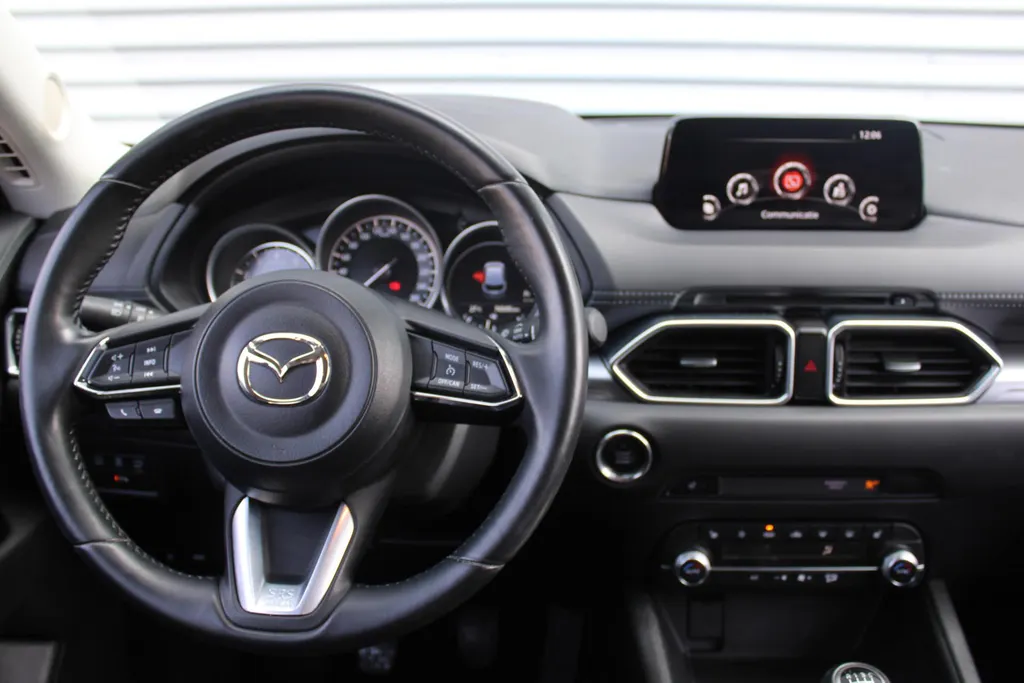 Mazda CX-5 2.0 SkyActiv-G 165 Comfort | Trekhaak | Stoel-/stuurverwarming | Dodehoek detectie | Carplay | Clima | 19' LM | Parkeersensor v+a | LED |