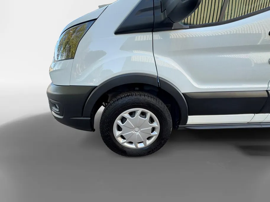 Ford Transit 350 2.0 TDCI L3H2 Trend 130 pk l BPM VRIJ! | Navigatiesysteem| 12' scherm | Trekhaak | Voorruitverwarming l 3-zits | All seasonbanden | Laadruimtebescherming