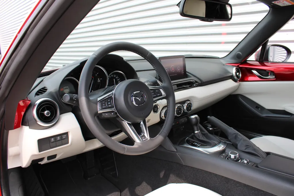 Mazda MX-5 2.0 SkyActiv-G 6AT 184PK Kizuna | Automaat | Leder | CAmera | Bose Audio | Nu met extreem hoge korting! |