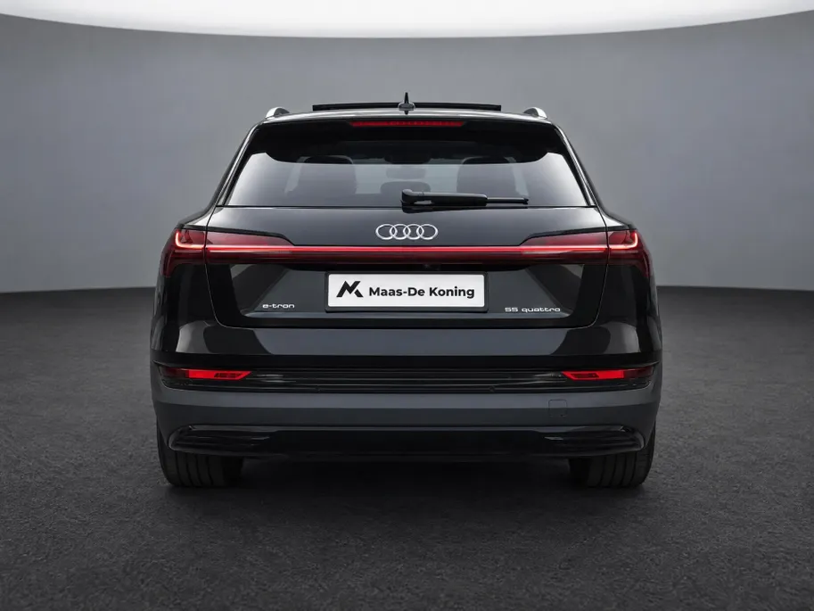 Audi e-tron 55 quattro edition 95 kWh 408pk · Panoramadak · 360 Camera · Afneembare Trekhaak · Lederen Bekleding · Elek. Stoelen + Geheugen Bestuurder ·