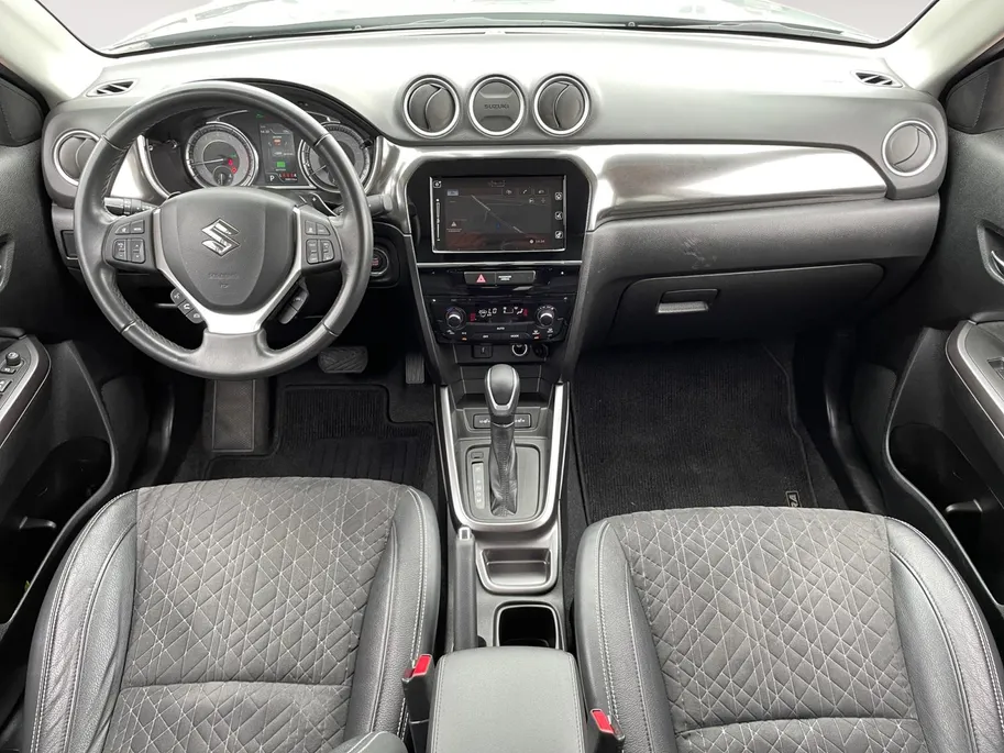 Suzuki Vitara 1.5 Hybrid Style *Automaat*Navi+Camera*Adapt. Cruise Control*Stoelverwarming*Climate Control*LM.Velgen*Trekhaak*Zeer nette auto!