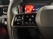 Renault 4 Comfort Range Iconic 52 kWh Automaat | DEMO | Zwarte Motorkap | Camera | Elektrische Achterklep | Apple CarPlay/Android Auto | Climate Control | Adaptive Cruise Control | Digital Cockpit | Armsteun | Lichtmetalen Velgen |