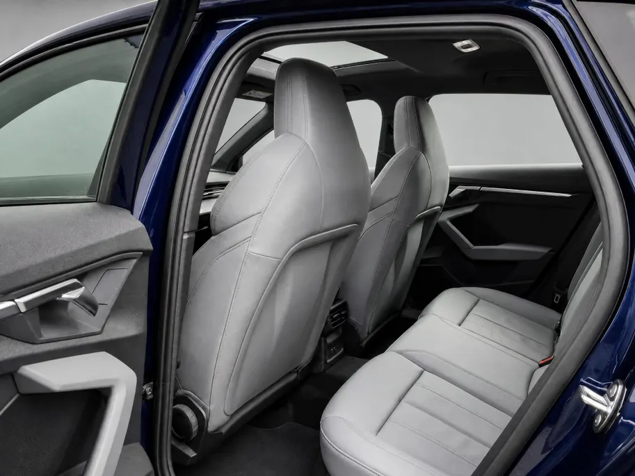 Audi A3 Sportback 40 TFSIe 150kW/204PK S Line · Panoramadak · Leder · Camera · Apple/Android Car Play · Drive select