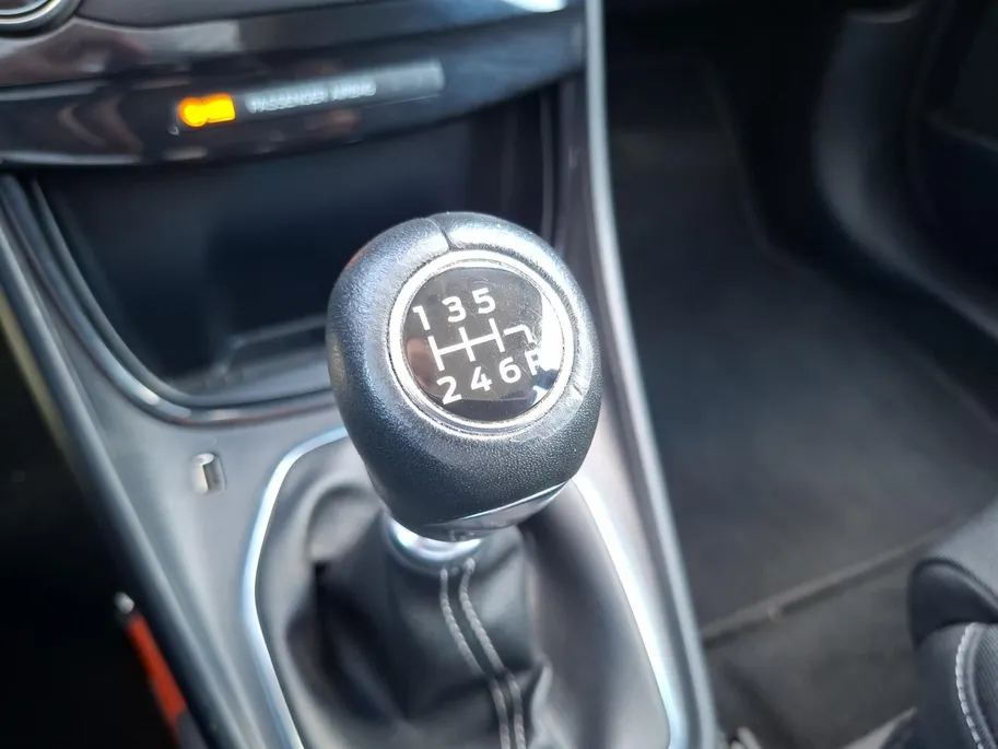 Ford Puma 1.0 EcoBoost Hybrid Titanium | NL-Auto | 1e Eigenaar | Comfortpack | Driver assistancepack | Afneembare trekhaak | Climate Control | Adaptive Cruisecontrol | Camera | 17' Lichtmetaal | Dodehoekdetectie |