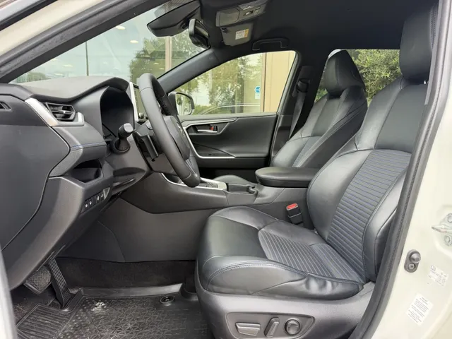 Toyota RAV4 2.5 Hybrid Bi-Tone | Stoel & stuurverwarming | Keyless