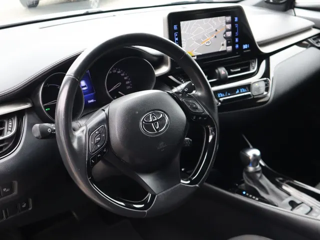 Toyota C-HR 1.8 Hybrid Style Ultimate Blindspot | Stoel en stuurverwarming | All seasons