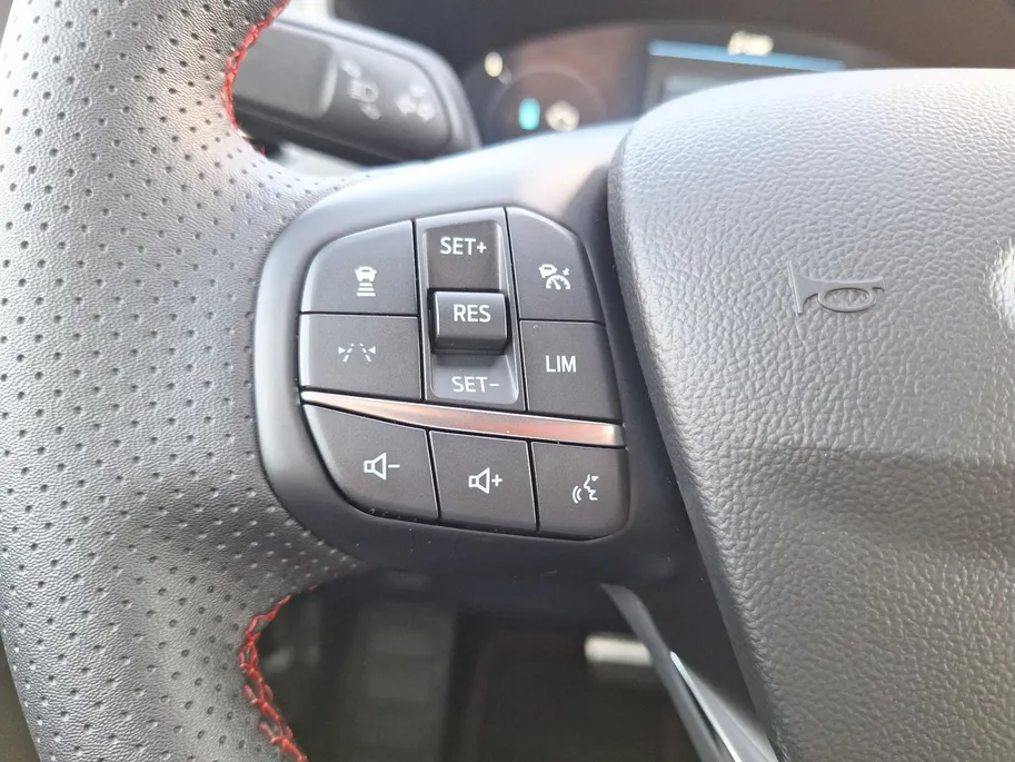 Ford Kuga 2.5 PHEV ST-Line X | Black Pack | Winterpack | Matrix Ledkoplampen | El. Trekhaak | 360Camera | Adaptive Cruisecontrol | Dodehoekdetectie | 20' Lichtmetaal | Draadloze Apple Carplay&Android Auto | B&O Audio | El. Vert. bestuurderstoel + geheugen | Nieuw t