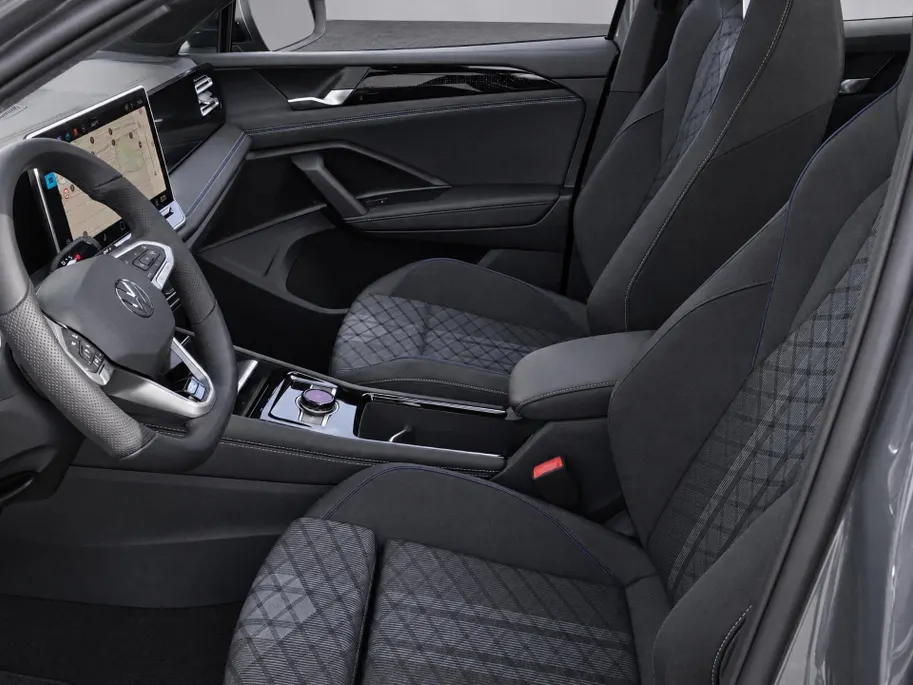 Volkswagen Tiguan 1.5eHybrid 200kW/272PK R-Line · Panoramadak · Trekhaak · 360°Camera + Parkeersensoren · Garantie t/m 20-07-2030 of 100000km.