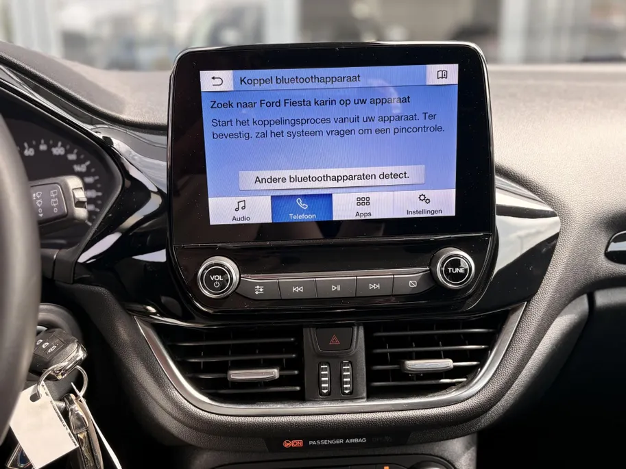 Ford Fiesta 1.0 EcoBoost Hybrid Titanium PARKEERSENSOREN ACHTER I ALL SEASON BANDEN I APPLE CARPLAY / ANDROID AUTO I