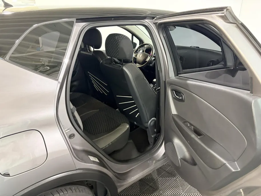 Renault Captur 120PK TCe Intens | Trekhaak | 1200KG Trekgewicht | Stoelverwarming |  Parkeersensor | Lichtmetalen Velgen | Licht & Regen Sensor | Cruise Control | Climate Control | Navigatie |