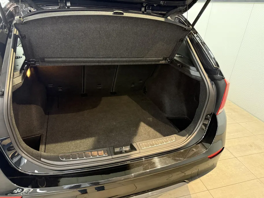 BMW X1 sDrive 20i 184PK Automaat Limited Series met M-Pakket en Panoramadak