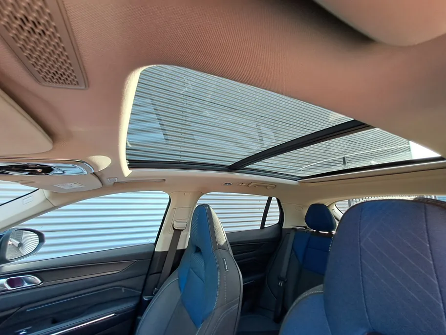 Lynk & Co 01 1.5 PHEV | SOH 97,3% | Automaat | Camera | Navigatie | Climate Control | Trekhaak afneembaar | Apple Carplay/Android Auto | DAB | Keyless entry | Keyless start | Stoel verw.