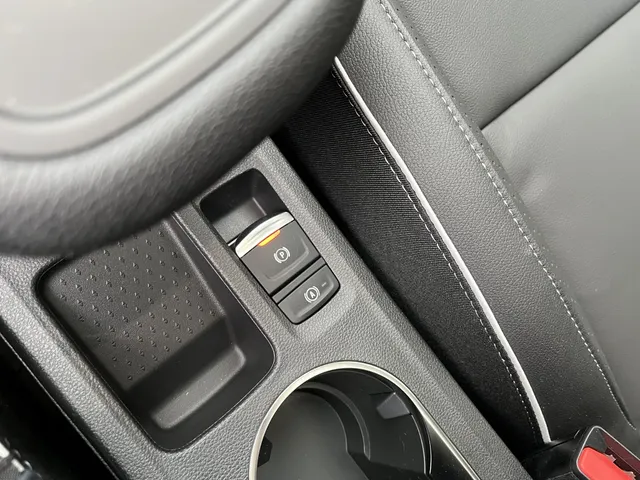 Mitsubishi Grandis 1.8 HEV Instyle | Panoramadak | Harman Kardon