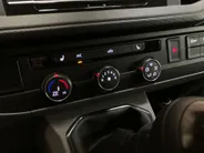 Volkswagen Bedrijfswagens Transporter 2.0TDi 110pk L2H1 30 · Achteruitrijcamera · Trekhaak · Stoelverwarming · Standkachel · Apple Carplay / Android Auto · Dakdragers ·