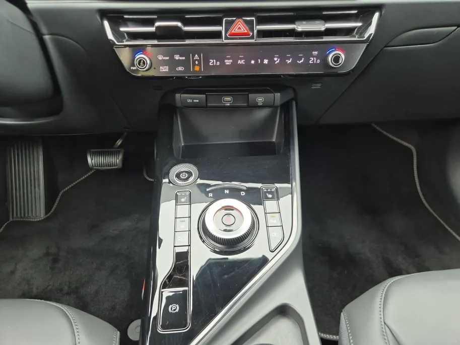 Kia Niro EV Edition 64.8 kWh | Afneembare Trekhaak | Climate Control | Cruise Control | Camera | Navigatie | Stoelverwarming | Stuurverwarming |