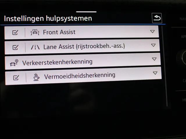 Volkswagen T-Cross 1.5 TSI DSG R-Line | Navigatie | PDC | 18 inch LM | Stoelverw.