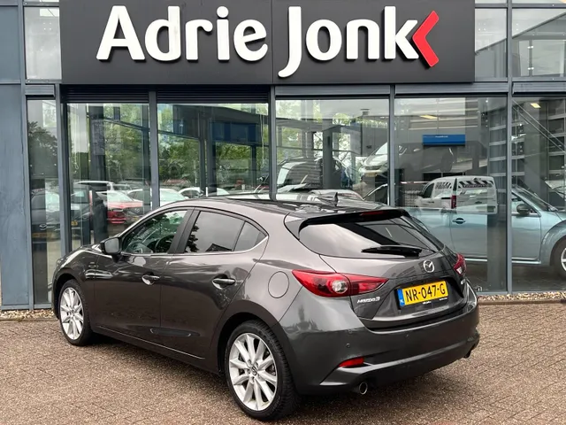 Mazda 3 2.0 SkyActiv-G 120 GT-M | LEDER | CAMERA | BOSE AUDIO | NAVIGATIE | NED AUTO | DEALER ONDERHOUDEN | STOEL + STUURVERWARMING | ACC |