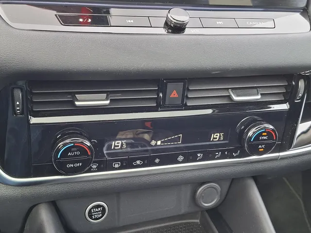 Nissan QASHQAI 1.3 MHEV Xtronic N-Connecta NAVI | PANO DAK | NL-auto | rijklaarprijs !!
