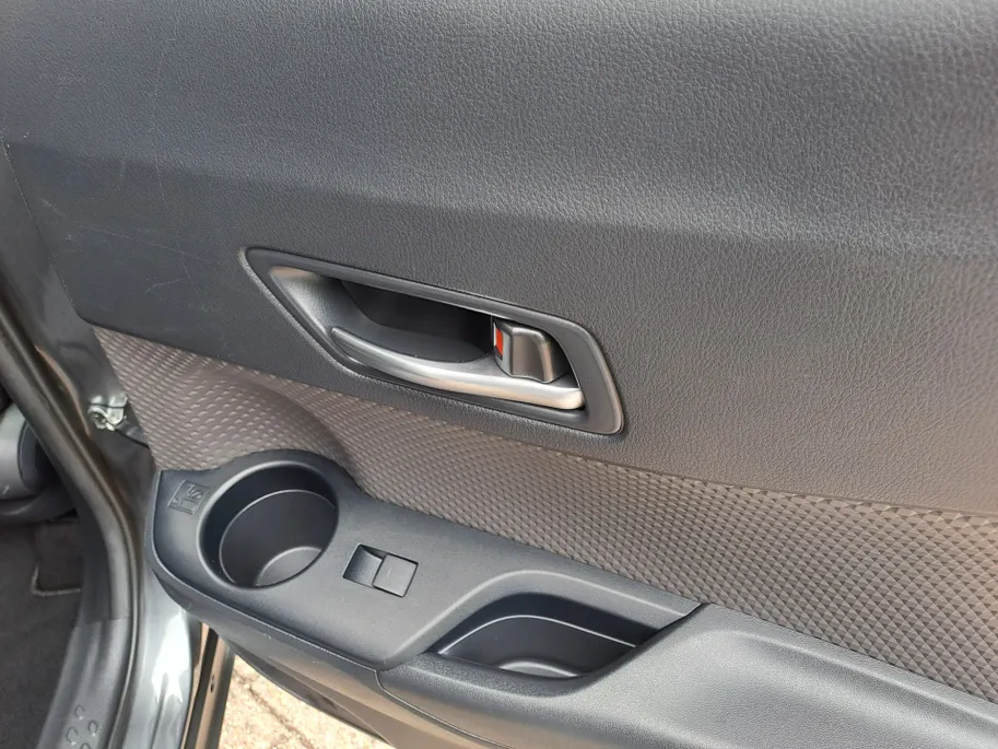 Toyota C-HR 2.0 Hybrid Executive | Automaat | Cruise control adaptief | JBL | Camera | Navigatiesysteem full map | Apple Carplay/Android Auto | LM Velgen