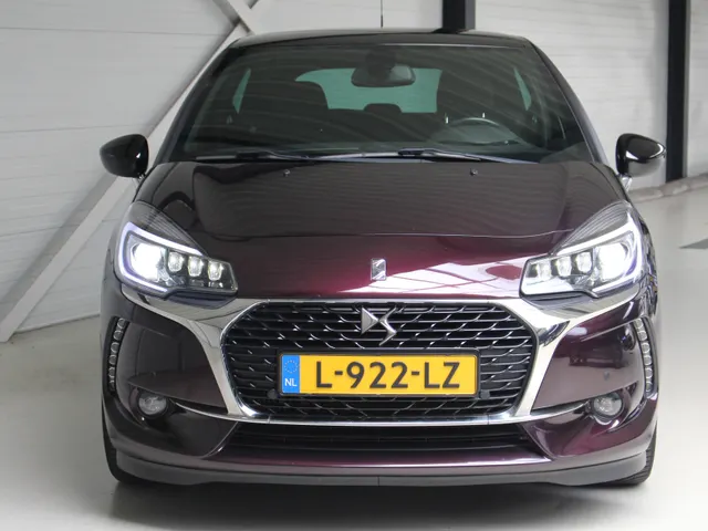 DS DS 3 1.2 PureTech Connected Chic Automaat Cruise Control | Climate Control | 4 Seizoenen Banden
