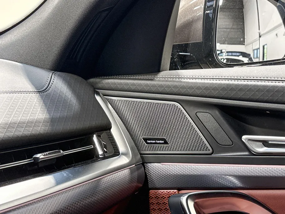 BMW iX2 eDrive20 M Sport Edition Innovation Pack