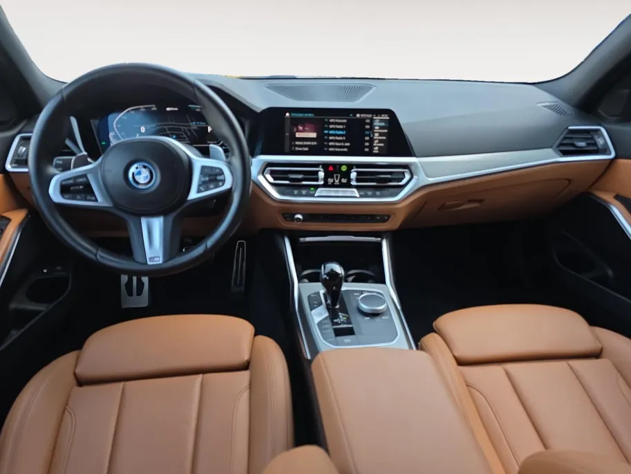 BMW 3 Serie Touring 320e Business Edition Plus | Dealer onderhouden! | 1e Eigenaar | Trekhaak | Achteruitrijcamera | Elektr. Achterklep | Lederen bekleding | Virtual cockpit | 12 maanden garantie