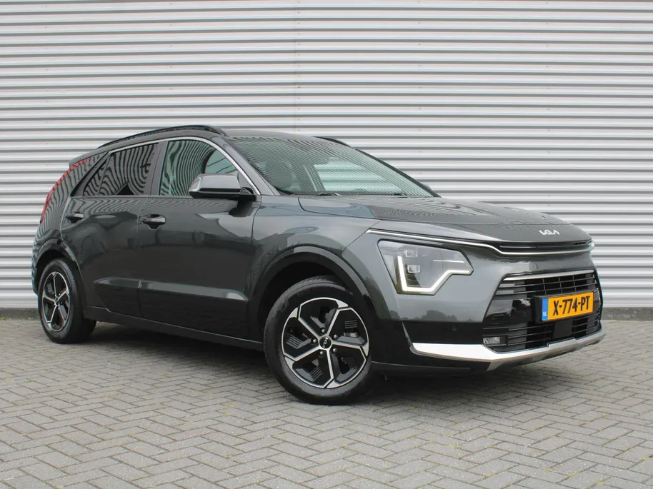 Kia Niro 1.6 GDi Hybrid DynamicPlusLine | Trekhaak | BTW Auto | Schuifdak | Stuur-/stoelverwarming | Cruise adapt. | Camera | Clima | Leer | HUD | LED | 16' LM |