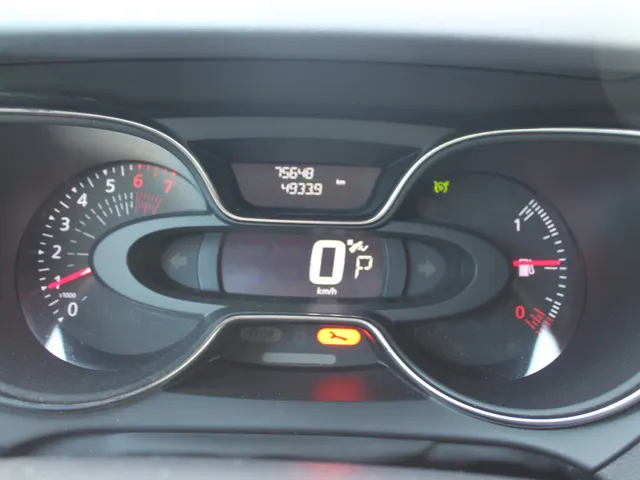 Renault Captur 1.3 TCe 150 PK Intens | Automaat | Trekhaak | Sensoren rondom | Camera | Dode hoek sensoren |