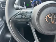 Toyota Yaris 1.5 Hybrid Dynamic | Nieuw | Apple Carplay/Android Auto | hill hold functie | airco (automatisch) | achteruitrijcamera | buitenspiegels verwarmbaar |