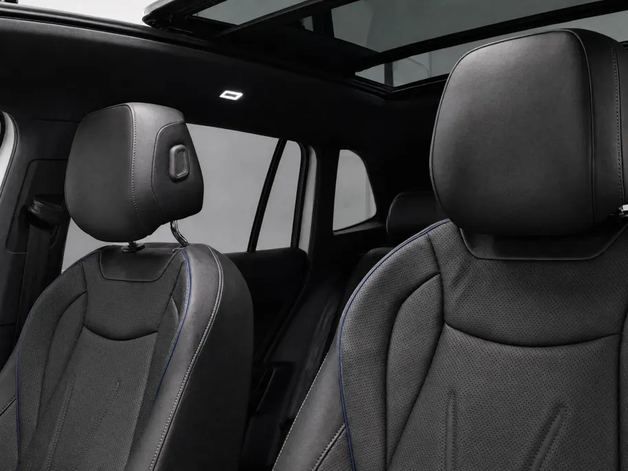 Volkswagen Tiguan 1.5eHybrid 150kW/204PK R-Line Black Style · Leder · Trekhaak · Panoramadak · 360°Camera · Garantie t/m 28-10-2030 of 100000km.