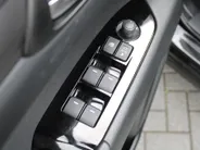 Mazda CX-5 2.0 e-SkyActiv-G AT M Hybrid 165PK Centre-Line C+C | Trekhaak | LED | Navi | Clima | Camera | Dodehoek detectie | Stoel-/stuurverwarming | PDC | 17' LM |
