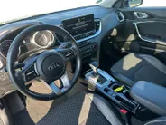 Kia XCeed 1.5 T-GDI MHEV DynamicPlusLine Automaat | 1e Eigenaar | Dealer Onderhouden | Camera | Stoel- & Stuurverwarming | Trekhaak | 2-Zone Climate Control | Navigatie | Fabrieksgarantie t/m 2-4-2028 +3x 1 jaar* | NAP