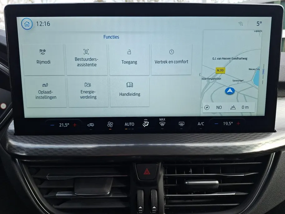 Ford Kuga 2.5 PHEV Titanium | Panoramadak | Camera | Navigatie | Climate Control | Draadloze Apple Carplay&Android Auto | 17' Lichtmetaal | Parkeersensoren |