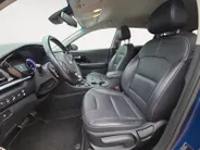 Kia Niro 1.6i Hybrid DynamicPlusLine Dealer onderhouden | Trekhaak | Stoel/stuurverwarming | Dodehoek detectie | Leder | Camera | Carplay & Android | Cruise Control Adaptief | Fabrieksgarantie t/m 23-9-2027 | NAP